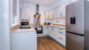 Unclassified image, 4 of 34, button - Walkden, Worsley 4 Bedroom House w/ Free Parking (Worsley)