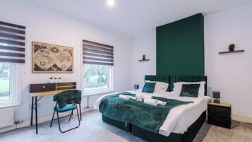 4 bedrooms, iron/ironing board, WiFi, bed sheets