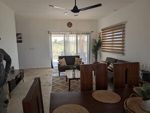 Smart TV - Quaint 3-bedroom house in Fort Liberte perfect for relaxing stays (Fort liberte)
