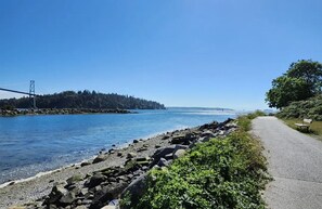 Beach - Queens Suite (West Vancouver)