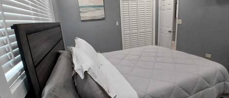 1 bedroom, in-room safe, iron/ironing board, free WiFi