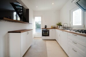 Fridge, dishwasher, toaster, cookware/dishes/utensils