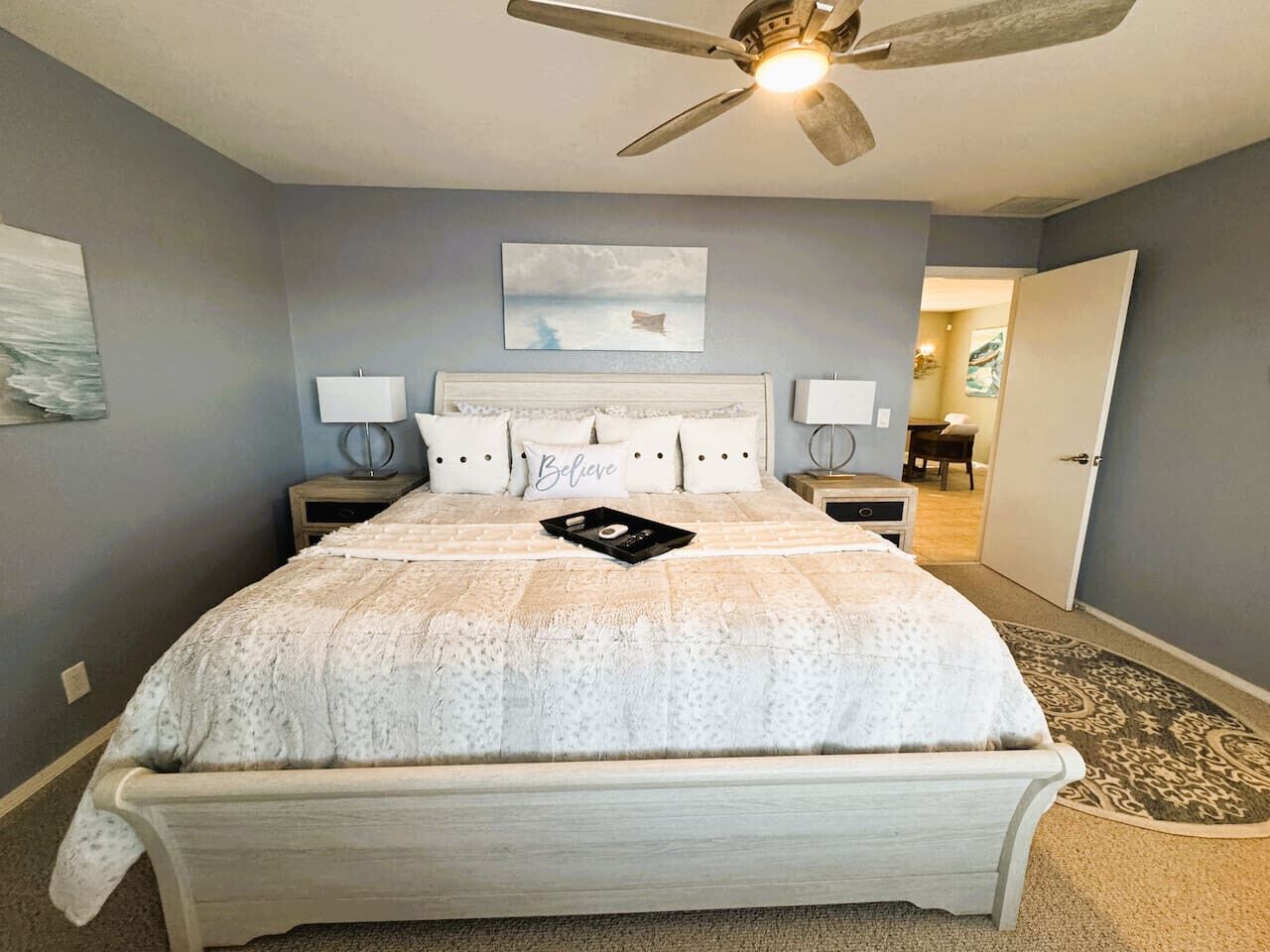 Escrivaninha, ferros/tábuas de passar roupa, Wi-Fi, roupa de cama