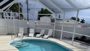 Pool - Luxury Studio King bed-Pool Heated Free-AMi Beaches (Bradenton)