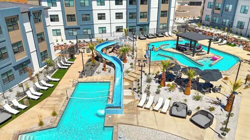 Cliff Side Pool Oasis | Lazy River & Hot Tubs