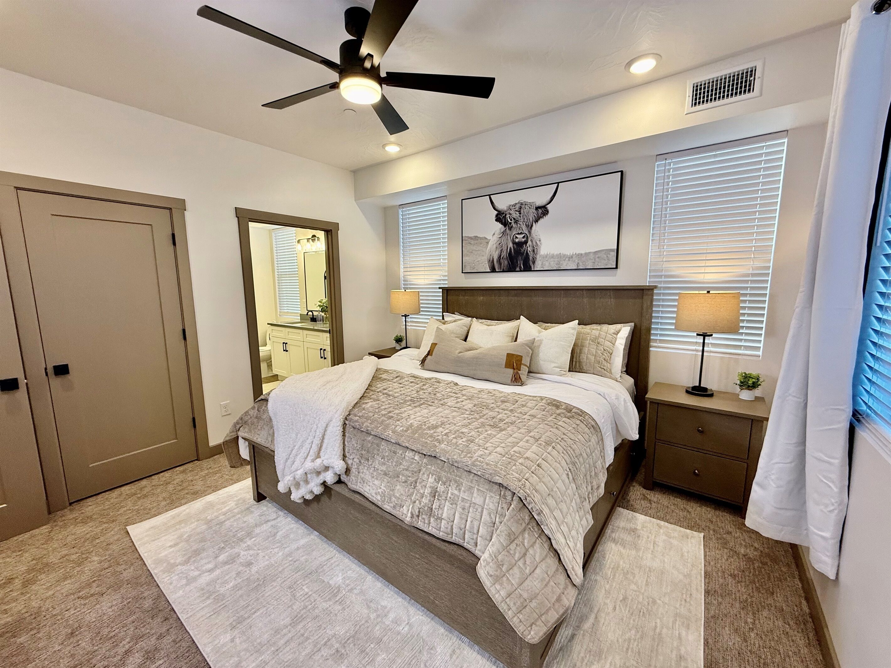 2 chambres, fer et planche à repasser, lit parapluie, Wi-Fi gratuit