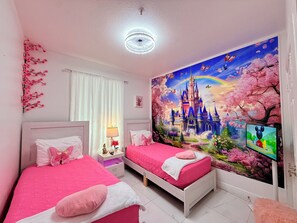 3 bedrooms, iron/ironing board, travel cot, free WiFi - Resort Style get away Near Disney World! (Kissimmee)