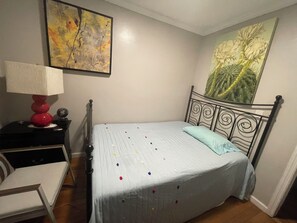2 bedrooms, iron/ironing board, WiFi, bed sheets - AmilDean Family Oasis: 10 minutes from Connequot Park, the golf course and the beach! (Central Islip)