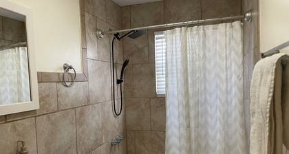 AmilDean Family Oasis: 10 minutes from Connequot Park, the golf course and the beach!