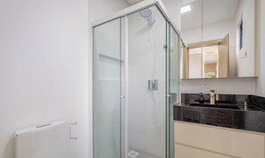 Basic Apartment | Bathroom - Apt With 3 Suites, Barbecue and sea View Den1301 (Itapema)