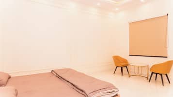 Iron/ironing board, WiFi, bed sheets