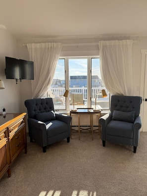 Una Smart TV, una pantalla de ordenador