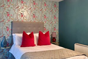 1 slaapkamer, een strijkplank/strijkijzer, wifi, beddengoed