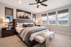 Iron/ironing board, travel cot, WiFi, bed sheets - Modern retreat with panoramic Bridger Range views (Belgrade)