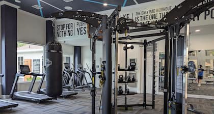 Peaceful Mayo Condo - 5 Min to Mayo, Pool & Gym, Beach & UNF Nearby