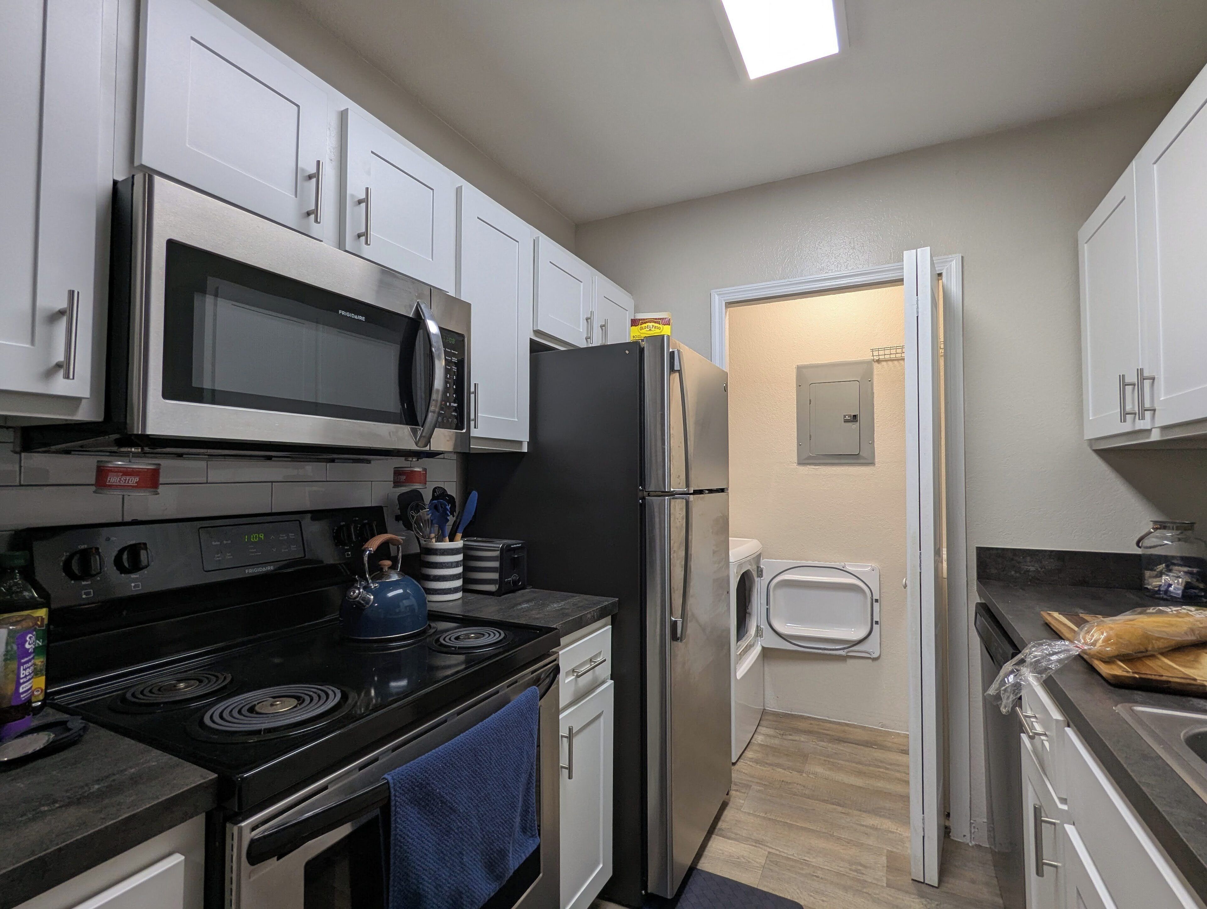 雪櫃、微波爐、焗爐、爐具