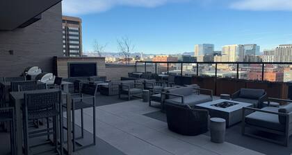 Cozy 1-bedroom with 2 Bed apartment with AC in wonderful Downtown Denver