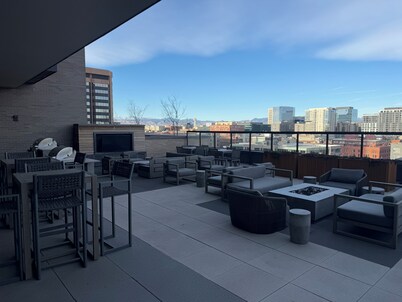 Cozy 1-bedroom  with 2 Bed apartment with AC in wonderful Downtown Denver