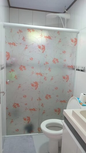 Shower - Jô's Corner (Florianópolis)