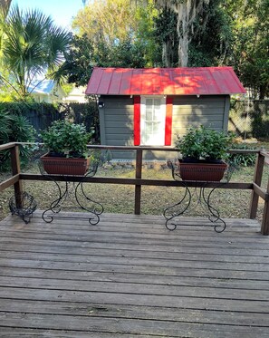 Terrace/patio - You'll BEE very happy in our cozy, 2-bedroom Ocala cottage (Ocala)