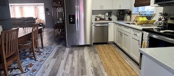 You'll BEE very happy in our cozy, 2-bedroom Ocala cottage