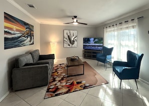 Smart TV - Walk to beach, dining, pool, and all home comforts (St. Augustine)
