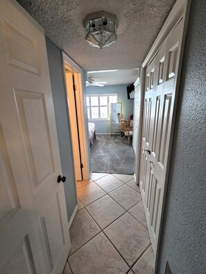 2 bedrooms, free WiFi, bed sheets - Beachfront Gem w/ Extended Balcony & Tennis View (St. Augustine Beach)