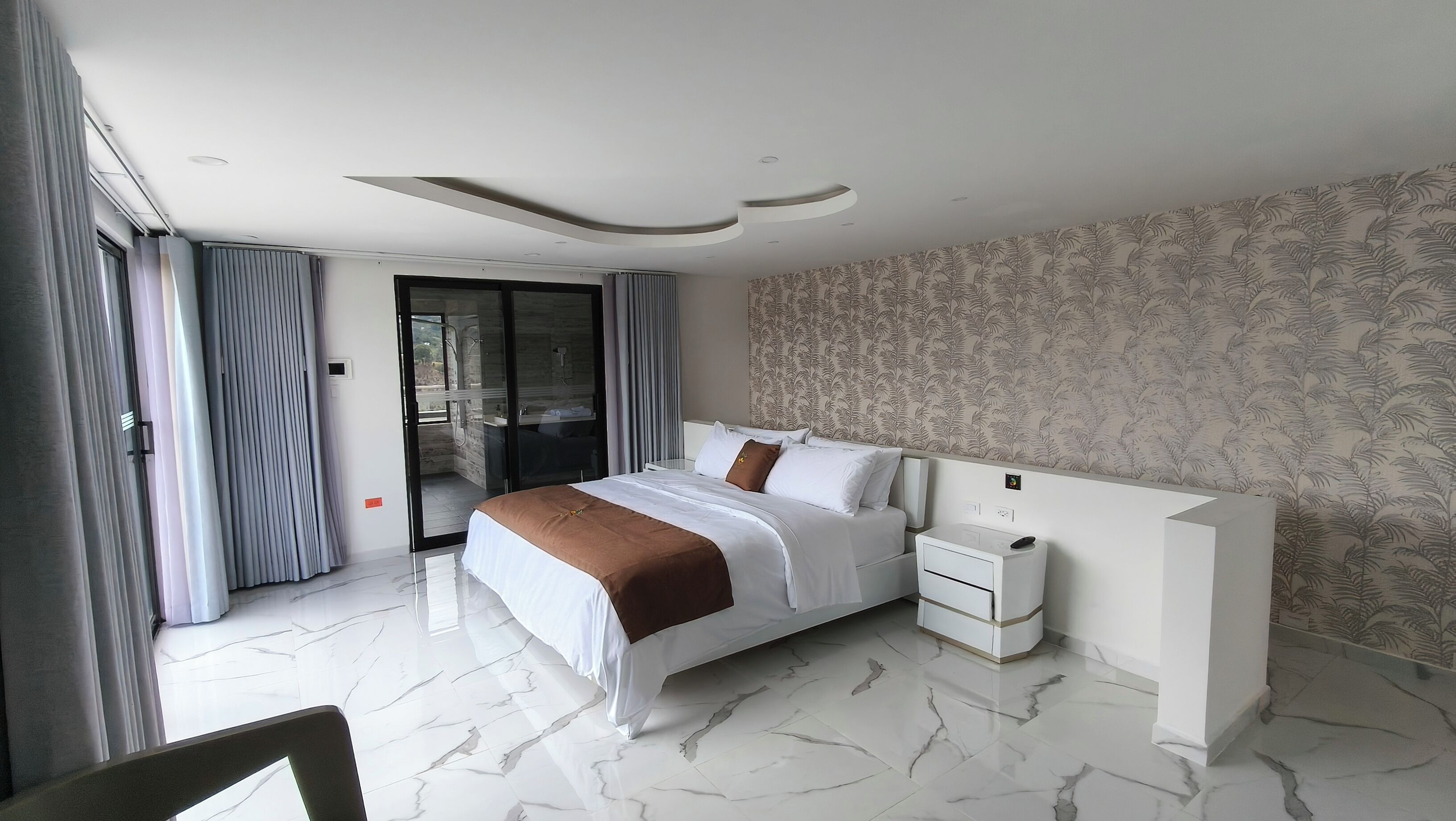 Luxury Apartment, 2 Bedrooms, Mountain View | Minibar, in-room safe, individually furnished, iron/ironing board