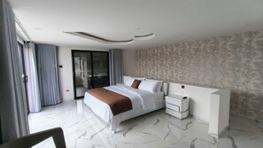 Minibar, caja de seguridad en la habitación y muebles diferentes 