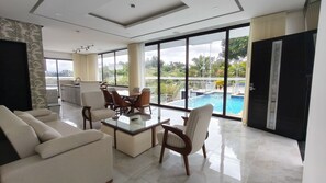 Standard-Apartment, Balkon, Poolblick | Innenbereich