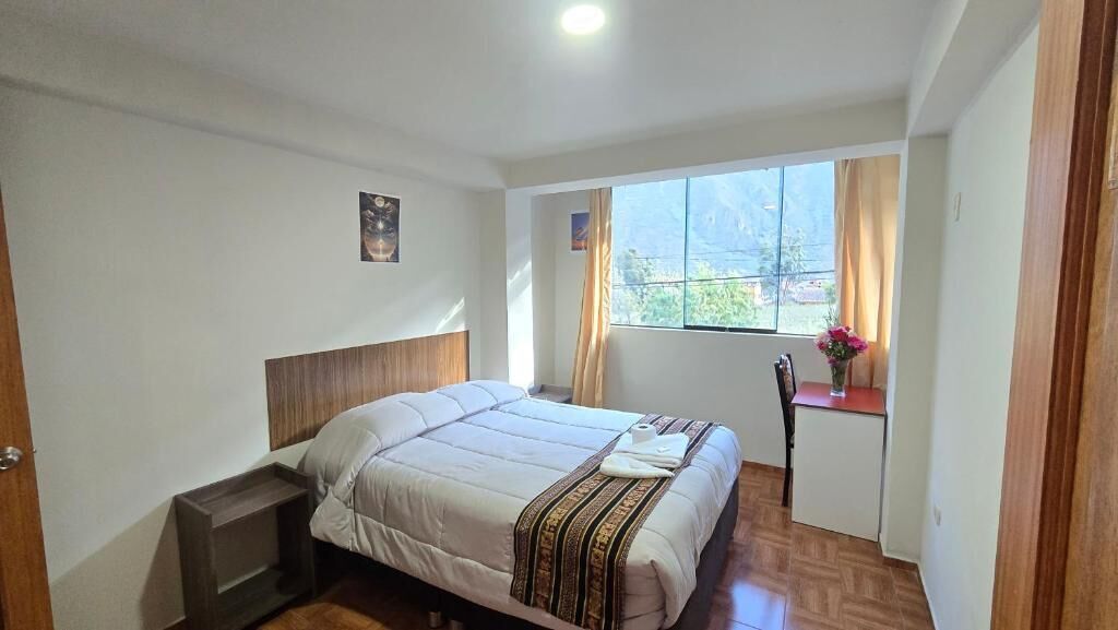 Deluxe-Doppelzimmer, Terrasse, Bergblick | Schreibtisch, laptopgeeigneter Arbeitsplatz, kostenloses WLAN