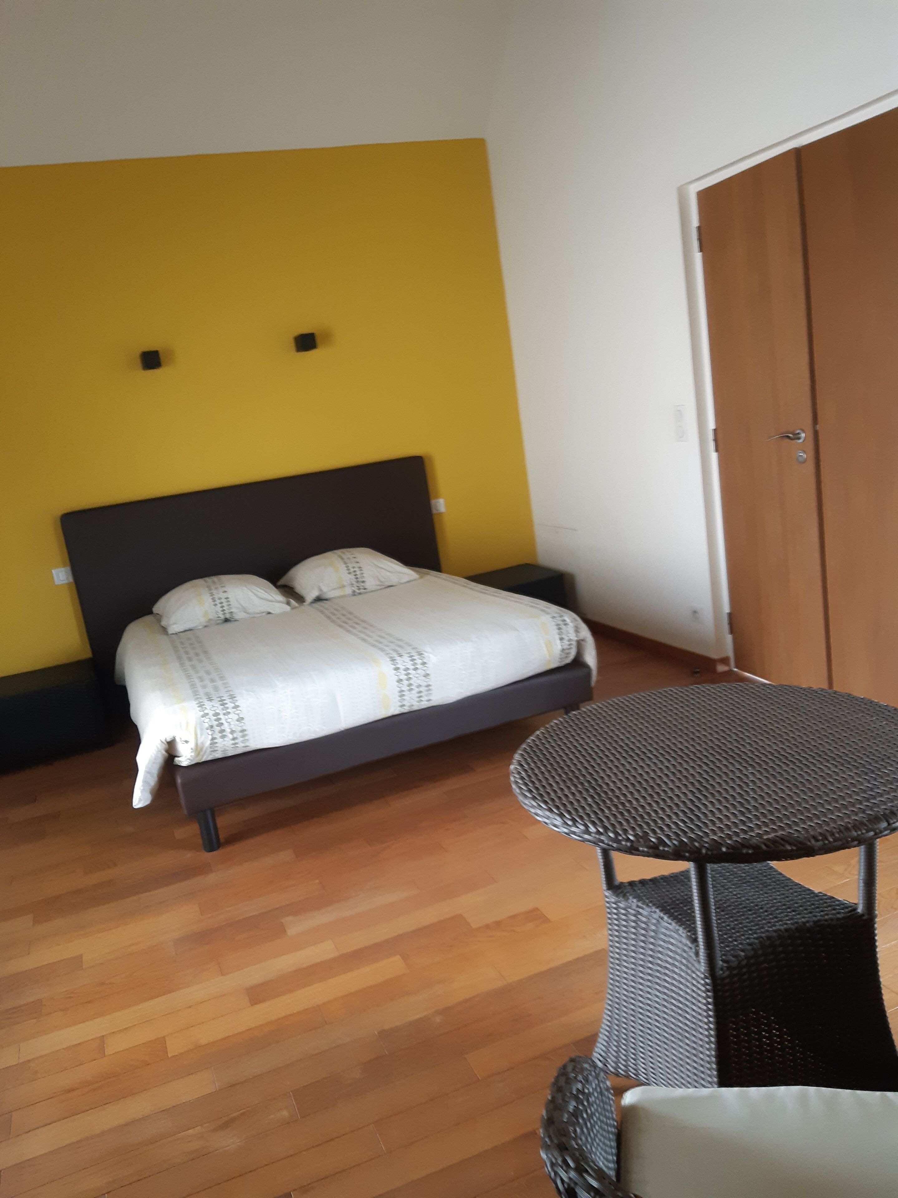 4 slaapkamers, een strijkplank/strijkijzer, wifi, beddengoed