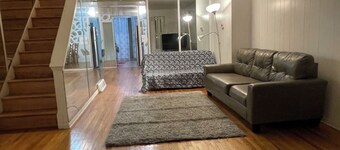 NE,Spacious 4-bedroom townhome in charming Philadelphia with AC