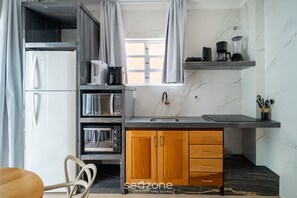 Basic Apartment | Private kitchen - Apt With Balcony, Barbecue and Ocean View Rbv0103 (Florianópolis)