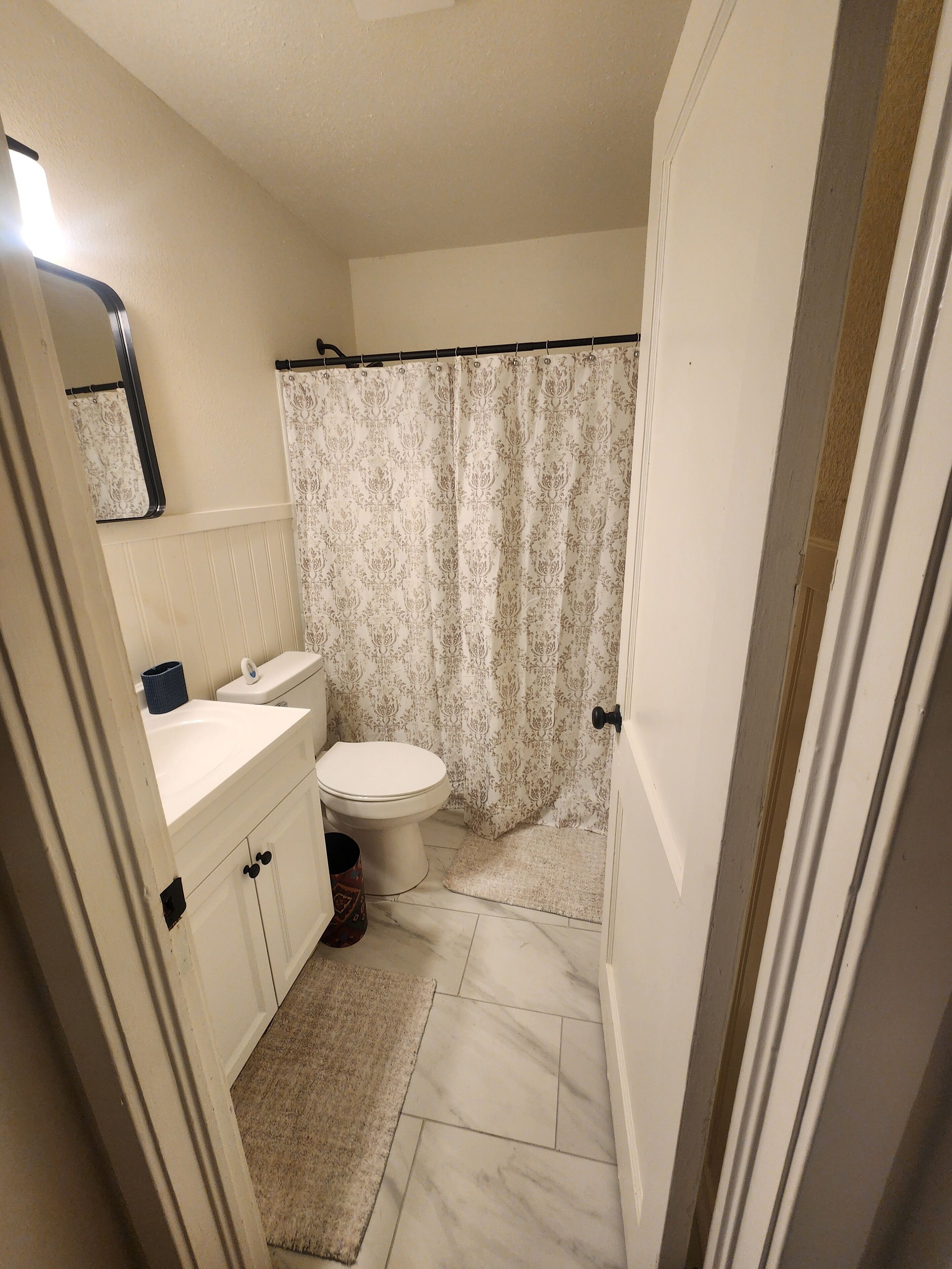 Asciugacapelli, asciugamani, sapone, carta igienica