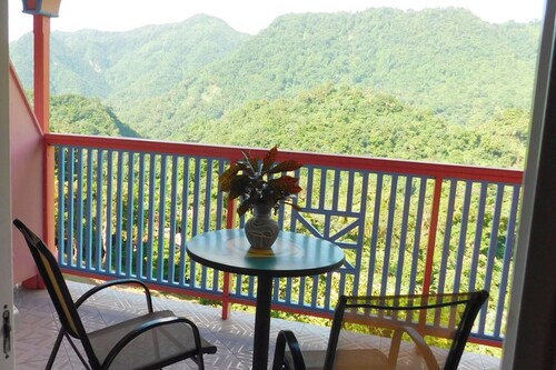 Beautiful 8-bedroom villa with AC in serene Soufriere. Just a few minutes from