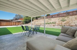 Outdoor dining - Spacious4-bedroom house W/ Amazing backyard (Chula Vista)