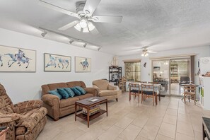 Smart TV, books - Stunning 3 Bedroom home in Ahwatukee (Phoenix)