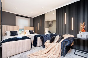 2 chambres, fer et planche à repasser, Wi-Fi, draps fournis