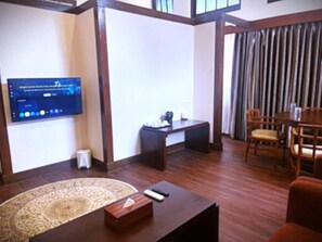 Family Suite, Balcony, City View | Living area - Hotel Butik Sawunggaling (Bandung)