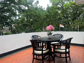 Executive Suite, Balcony, City View | Terrace/patio - Hotel Butik Sawunggaling (Bandung)