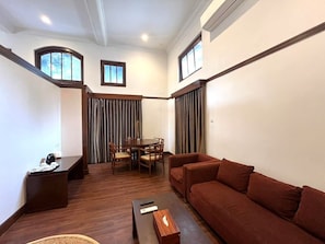 Family Suite, Balcony, City View | Ruang tamu