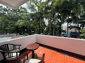 Family Suite, Balcony, City View | Balcony - Hotel Butik Sawunggaling (Bandung Wetan)