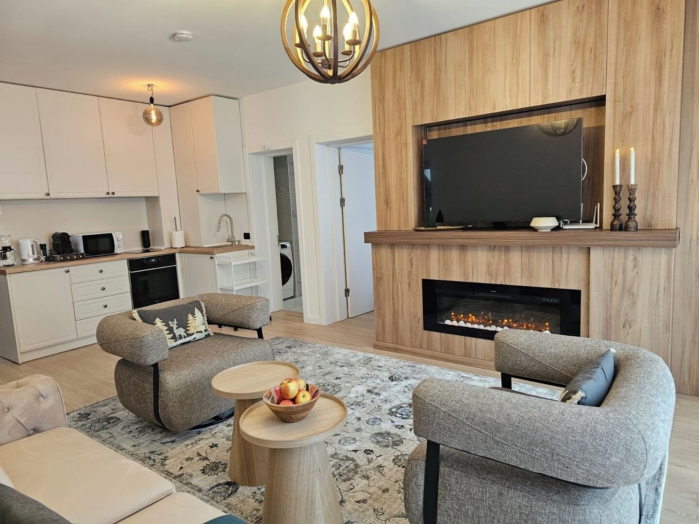 TV, fireplace