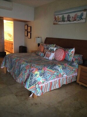 3 bedrooms, iron/ironing board, Internet, bed sheets - Beachfront apartment (Nuevo Vallarta)