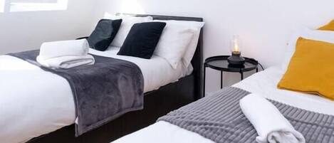 Fer et planche à repasser, Wi-Fi gratuit, draps fournis