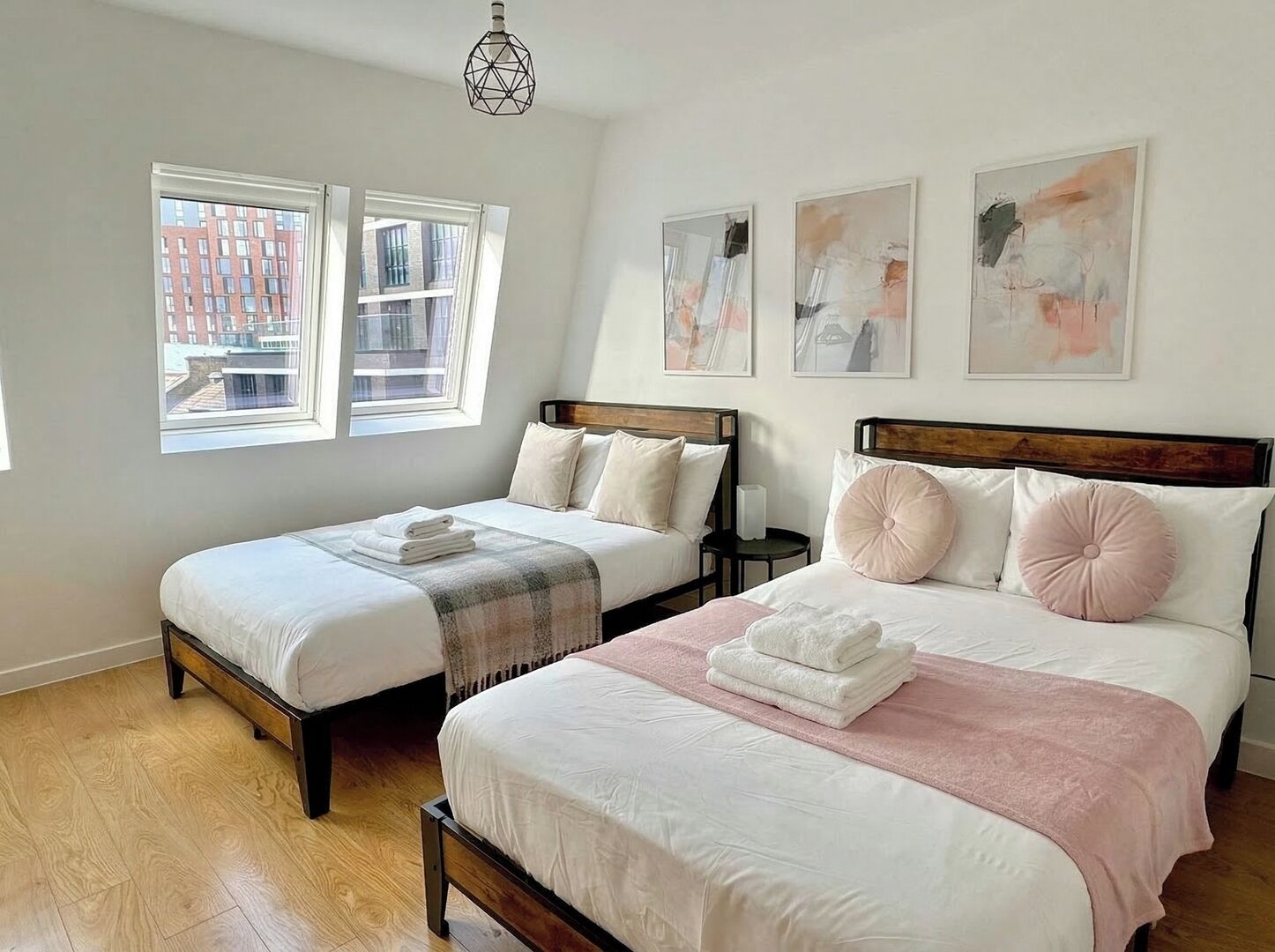 1 slaapkamer, een strijkplank/strijkijzer, wifi, beddengoed
