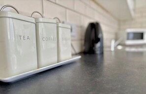 Microwave - Shoreditch Apartments by PrimeCityHosts F6 (Greater London)