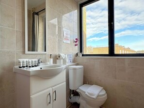 Bathroom - Shoreditch Apartments by PrimeCityHosts F6 (Greater London)