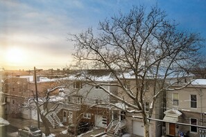 Exterior - 4 BR • Vaulted Living • Sleeps 11 (Jersey City)